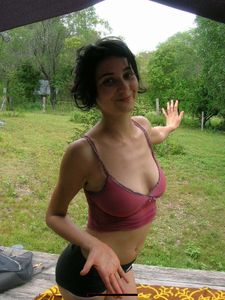 Hairy brunette posing outdoors at holiday (419 Pics) z6x5ng92pa