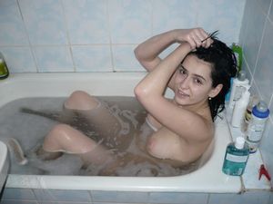 Amateur brunette shower x35-k7a2k2a7pa.jpg
