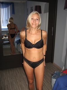 Blonde UK MILF Slut [x125]-u7aua63013.jpg