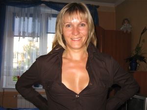 Blonde UK MILF Slut [x125] 47aua75z3m