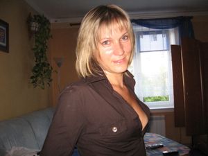 Blonde-UK-MILF-Slut-%5Bx125%5D-l7aua76212.jpg