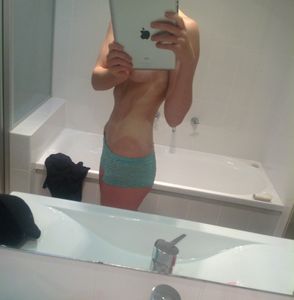 Naked-Girlfriend-Tablet-Selfies-x421-x7b3pauno2.jpg