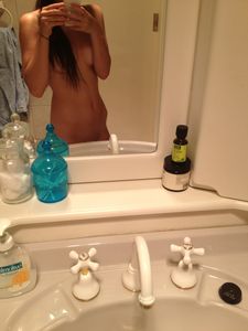 Naked Girlfriend Tablet Selfies x421-i7b3pbtt5a.jpg