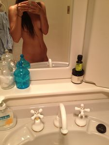 Naked Girlfriend Tablet Selfies x421 i7b3pbtt5a