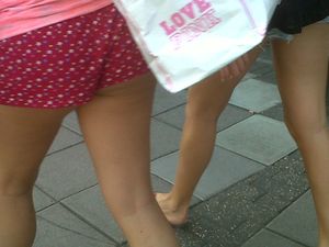 Candid London Girls x52 h7borxmlfa