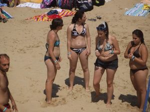Girls viewers (Beach Bikini) Voyeur-h7bosb62m2.jpg