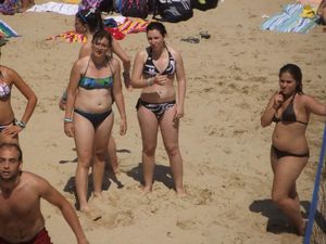 Girls viewers (Beach Bikini) Voyeur-i7bosb9fj0.jpg