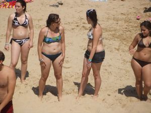 Girls viewers (Beach Bikini) Voyeur-u7bosbs3br.jpg