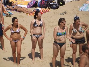 Girls viewers (Beach Bikini) Voyeur-k7bosbxz2i.jpg
