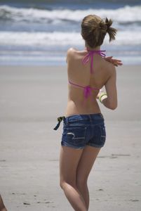 beautiful Charleston teen applying sun lotion-07bqi48hb4.jpg