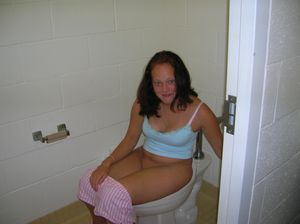 Girls Caught Peeing Mix q7da48pyza