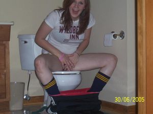 Girls Caught Peeing Mix z7da49411f