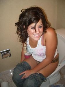 Girls Caught Peeing Mix p7da49rf6f