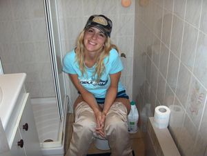 Girls Caught Peeing Mix s7da4jf7bo