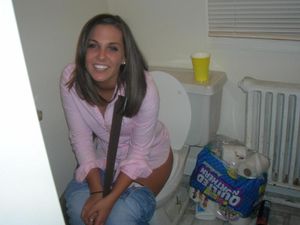 Girls Caught Peeing Mix r7da4jioop