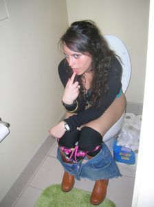Girls Caught Peeing Mix 27da4jv6e5