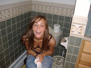 Girls Caught Peeing Mix-37da4kgmqj.jpg