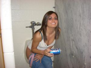 Girls Caught Peeing Mix x7da4lh3x2