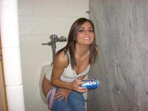 Girls Caught Peeing Mix-x7da4lh3x2.jpg