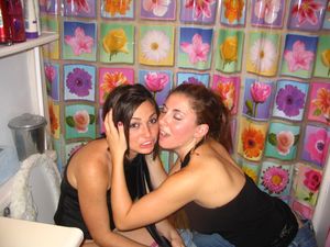 Girls Caught Peeing Mix x7da4lqobe