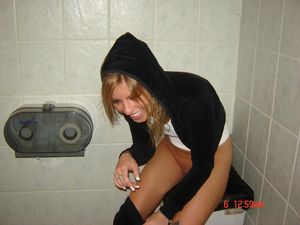 Girls Caught Peeing Mix 67da4m4jh3