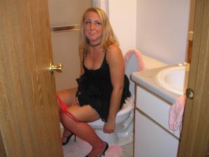 Girls Caught Peeing Mix s7da4mt0yb