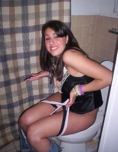 Girls Caught Peeing Mix 57da4nrcl0