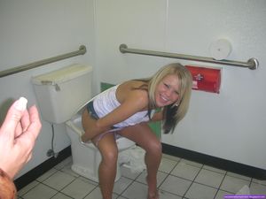 Girls Caught Peeing Mix q7da4oo7pv