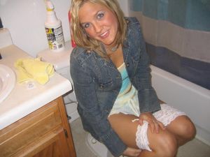 Girls Caught Peeing Mix x7da4pjlvk