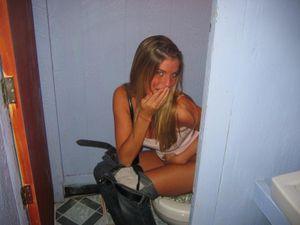 Girls Caught Peeing Mix x7da4qia7f