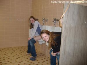 Girls Caught Peeing Mix 17da4rdwya