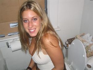 Girls Caught Peeing Mix h7da4srv2f