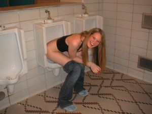 Girls Caught Peeing Mix p7da4suhw5