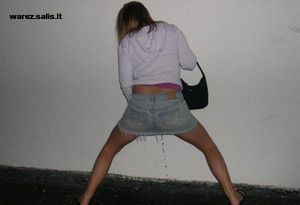 Girls-Caught-Peeing-Mix-67da4tgkb0.jpg