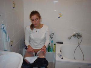 Girls Caught Peeing Mix t7da4thpx0